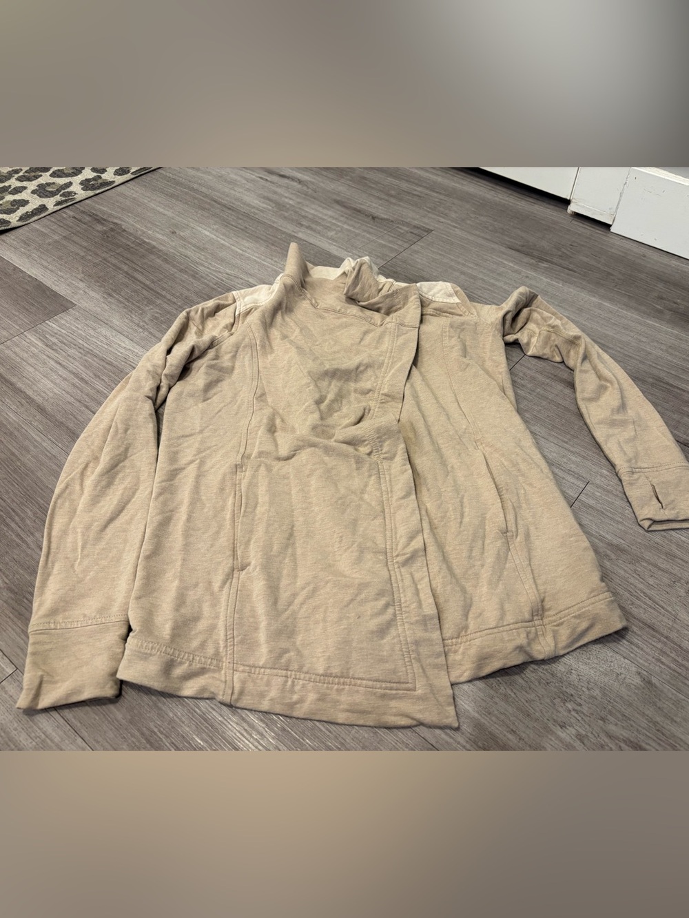 Lululemon Size 4 Beige Tan Wrap Front Cardigan Jacket Thumbholes Older Style - Picture 2 of 6